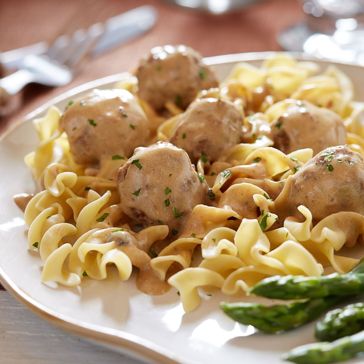Easy Swedish Meatballs with Egg Noodles